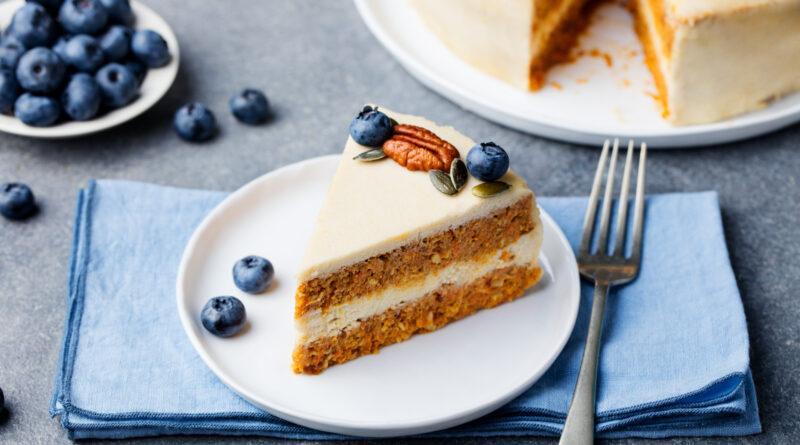 Veganer zuckerfreier Rohkost Kuchen